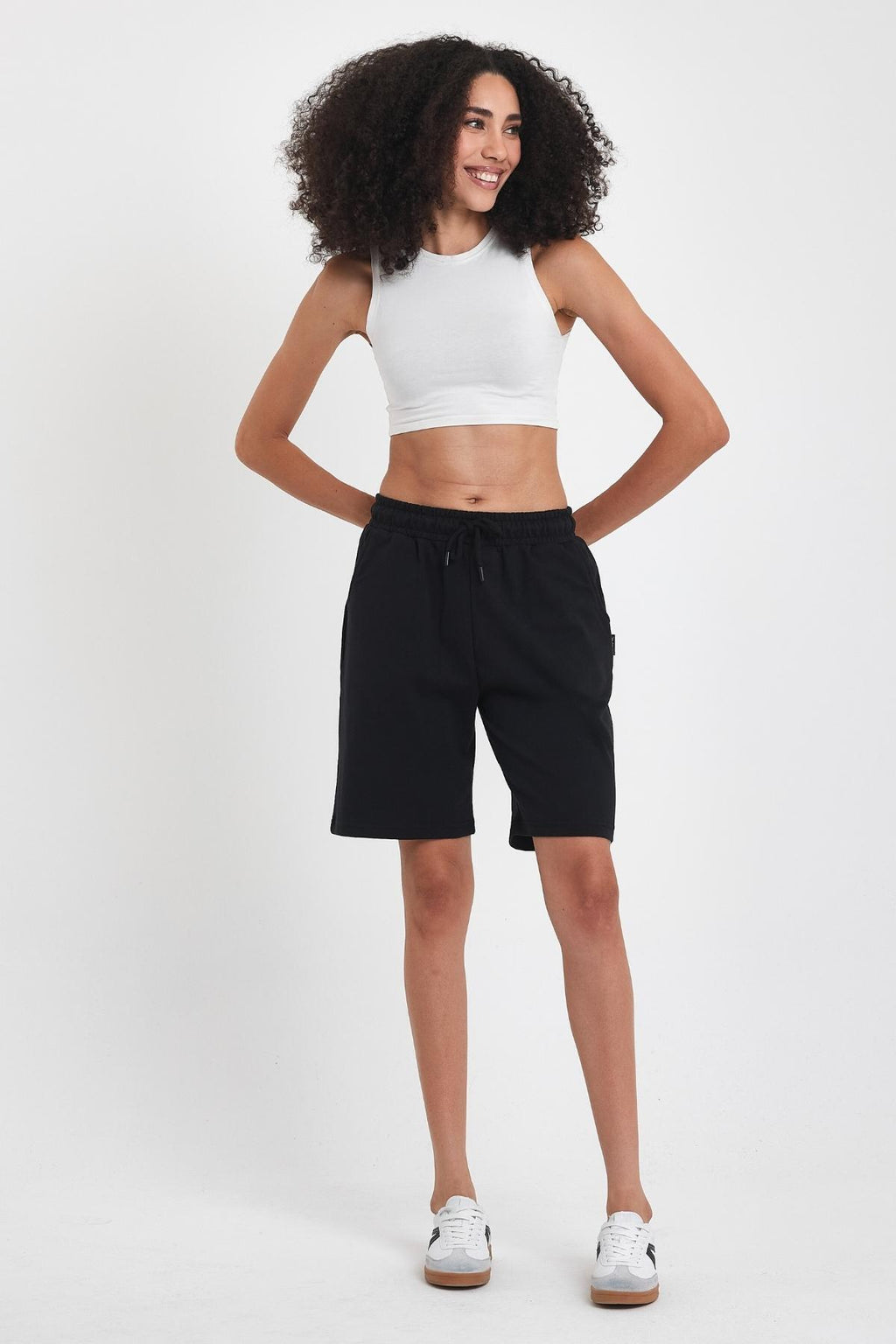 2'li Kadın Rahat Kesim Beli Lastikli Mevsimlik Yumuşak Kumaş Cepli Siyah-Gri Uzun Bermuda Şort CMRB91