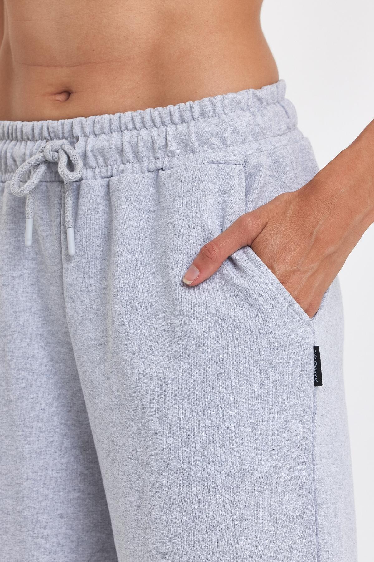 2'li Kadın Rahat Kesim Beli Lastikli Mevsimlik Yumuşak Kumaş Cepli Siyah-Gri Uzun Bermuda Şort CMRB91