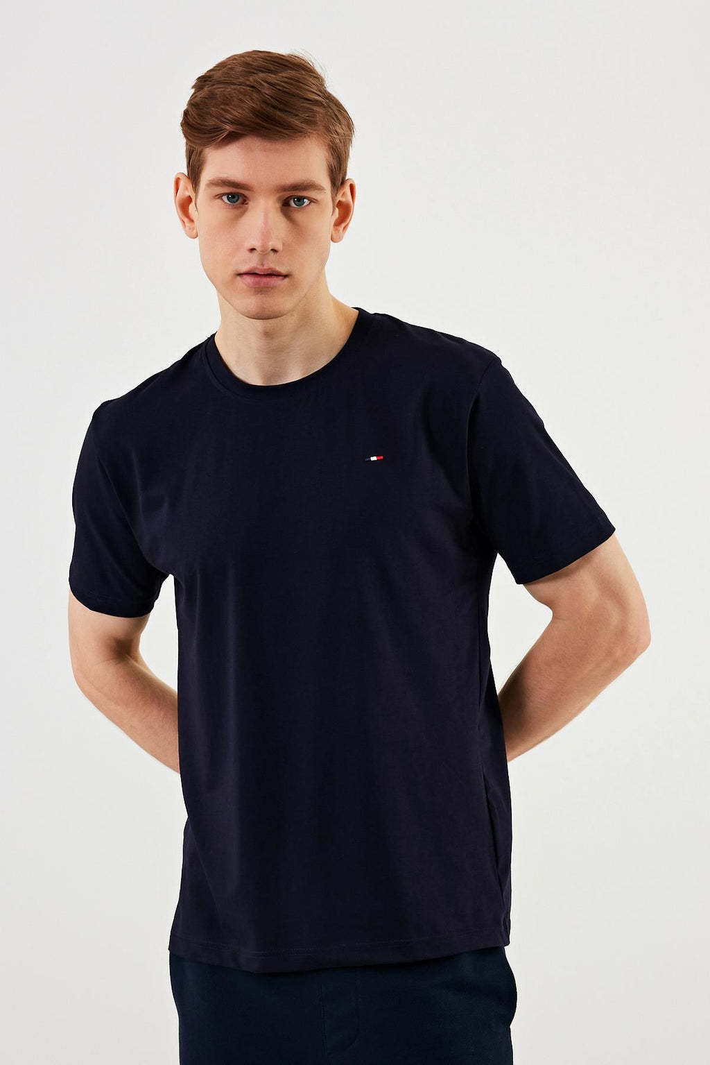 Erkek Bisiklet Yaka T-shirt %100 Pamuk Nakış Detaylı Basic Lacivert Tişört