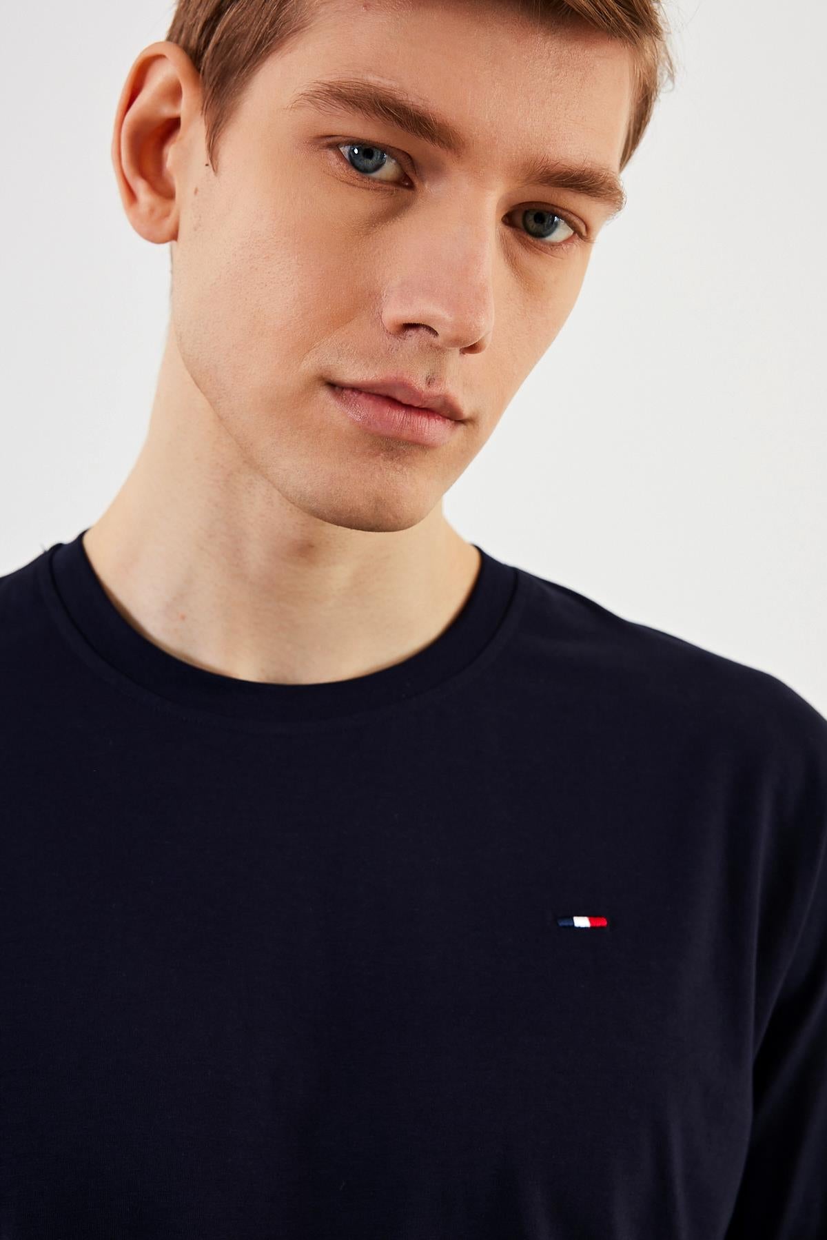 Erkek Bisiklet Yaka T-shirt %100 Pamuk Nakış Detaylı Basic Lacivert Tişört