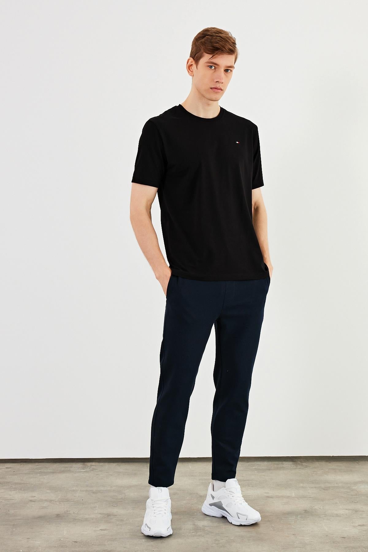 Erkek Bisiklet Yaka T-shirt %100 Pamuk Nakış Detaylı Basic Siyah Tişört