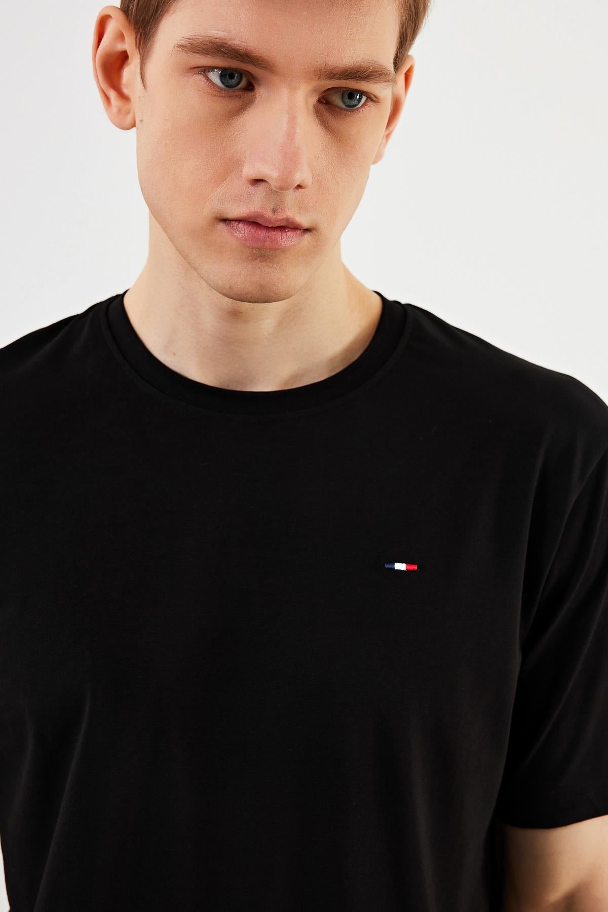 Erkek Bisiklet Yaka T-shirt %100 Pamuk Nakış Detaylı Basic Siyah Tişört