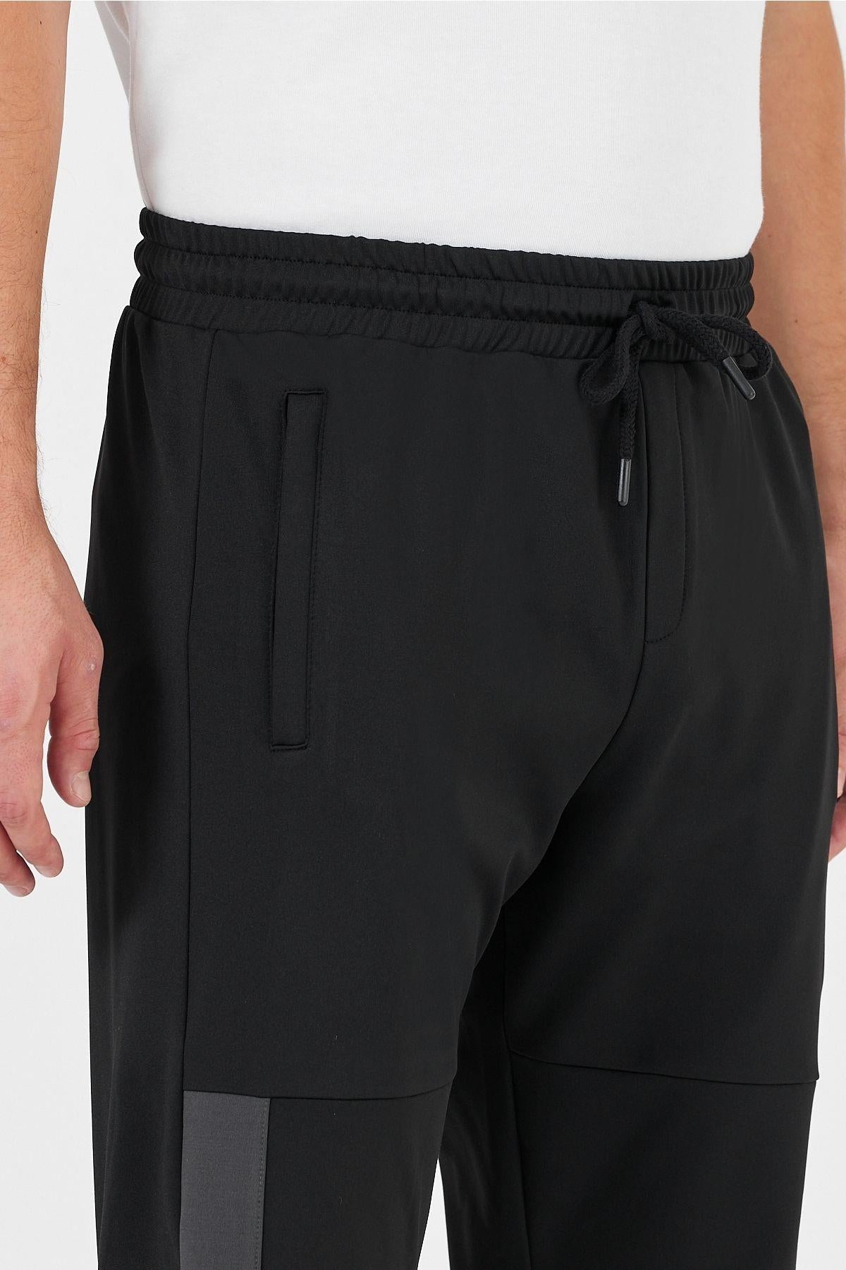 Erkek Siyah Standart Fit Normal Kesim Düz Paça Cep Fermuarlı Rahat Jogger Eşofman Altı