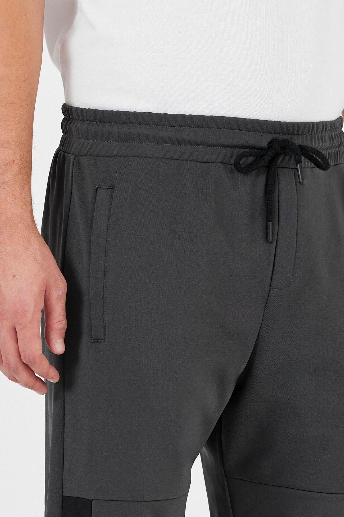 Erkek Antrasit Standart Fit Normal Kesim Düz Paça Cep Fermuarlı Rahat Jogger Eşofman Altı