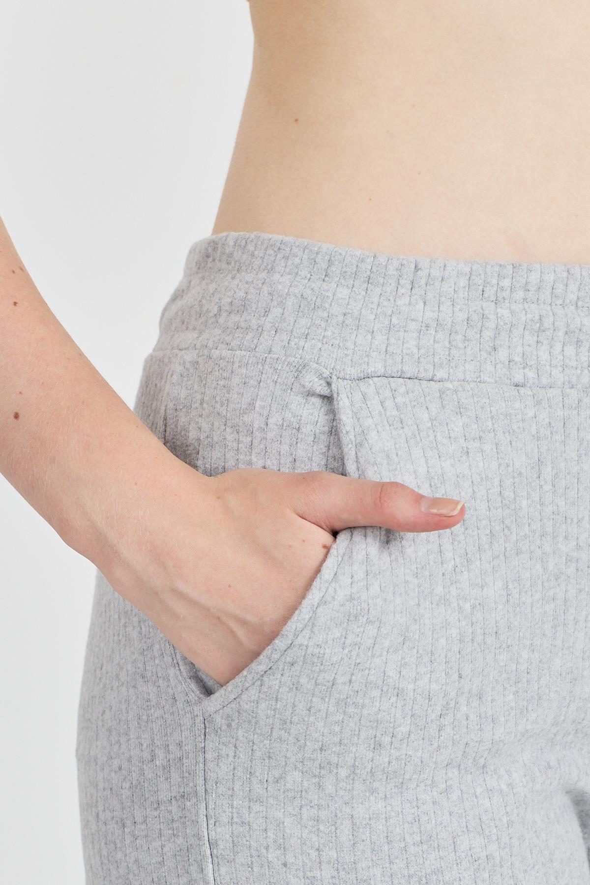 Kadın Gri Yüksek Bel Bol Paça Kaşkorse Fitilli Cepli Pantolon Eşofman Altı CMRB104