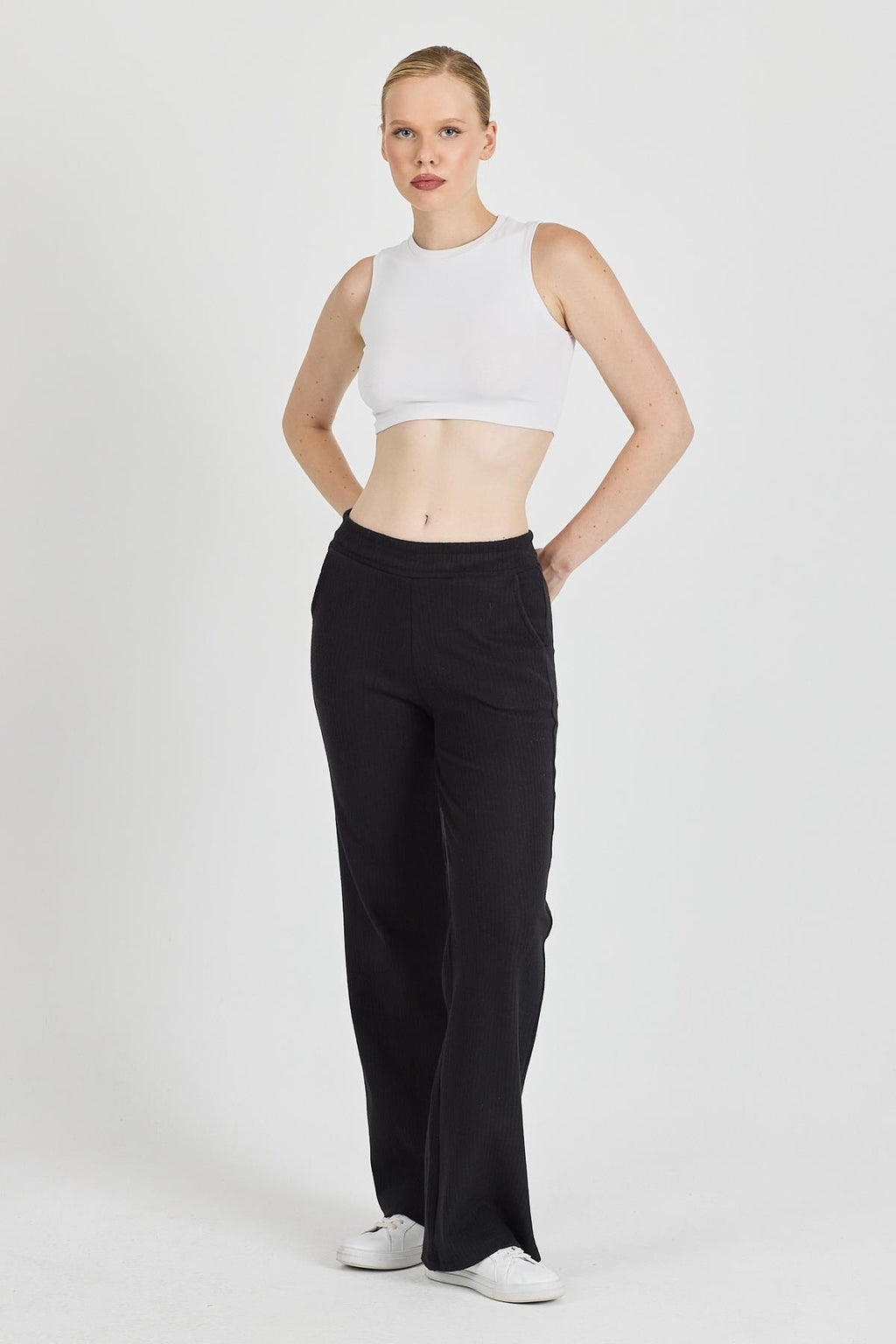 Kadın Siyah Yüksek Bel Bol Paça Kaşkorse Fitilli Cepli Pantolon Eşofman Altı CMRB104