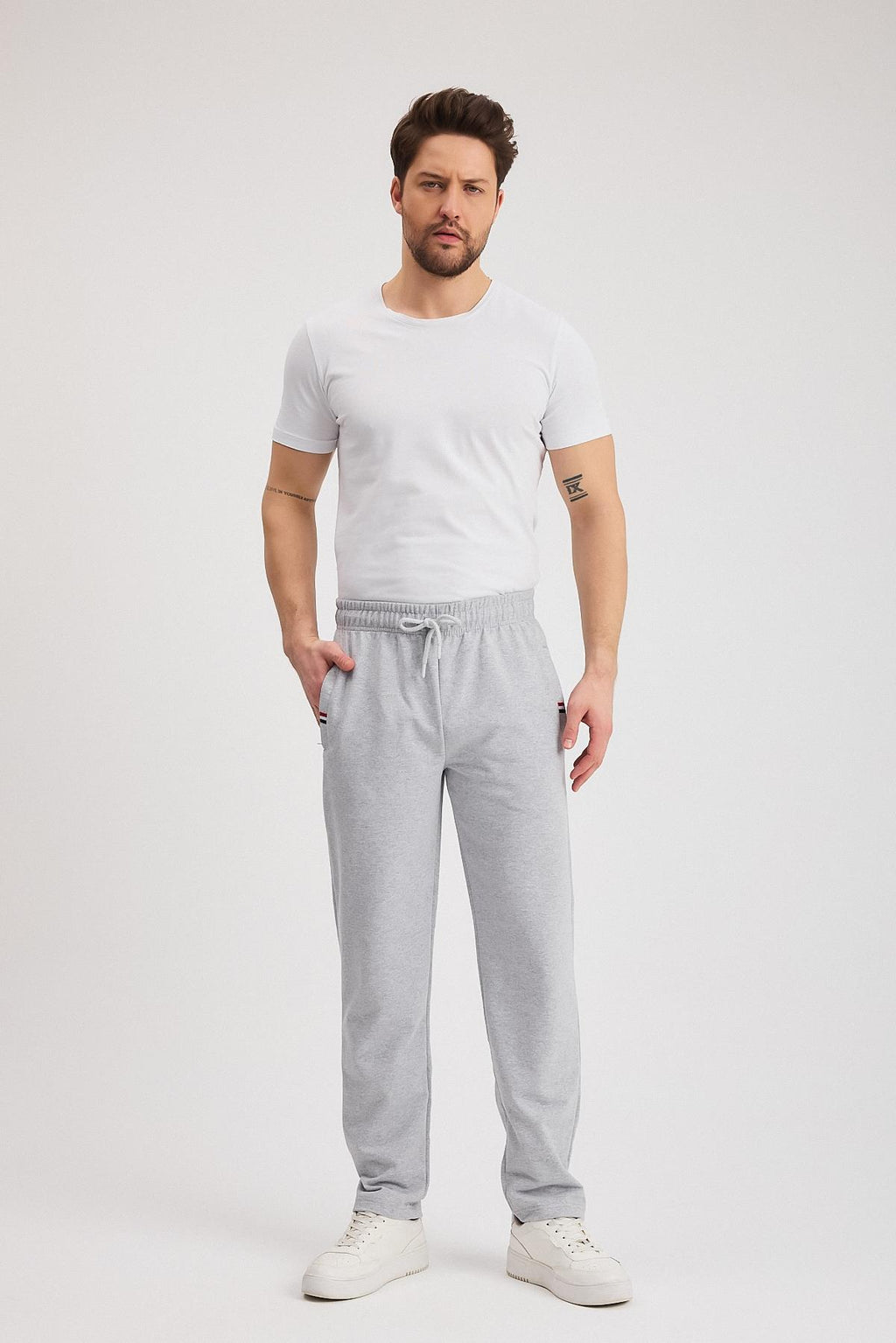 Gri Erkek Fermuarlı Cepli Nakış Detaylı Düz Paça Rahat Kesim Günlük Eşofman Altı CMRE107